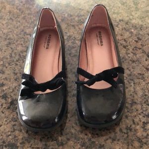 Patent leather dress shoes w/velvet bows!🖤